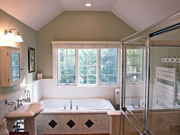 New spa master bath w/double sinks, jacuzzi style tub and stall shower