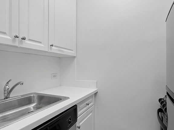 5th image of 40 Park Ave APT 11K