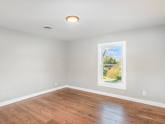 5th image of 133 Lee Etta Dr