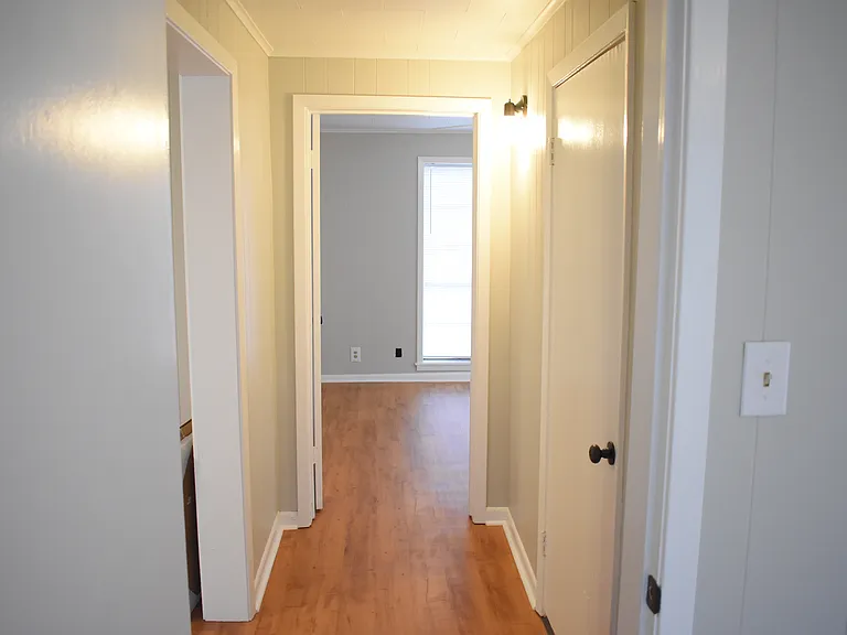 221 N Sanders St — Photo 13