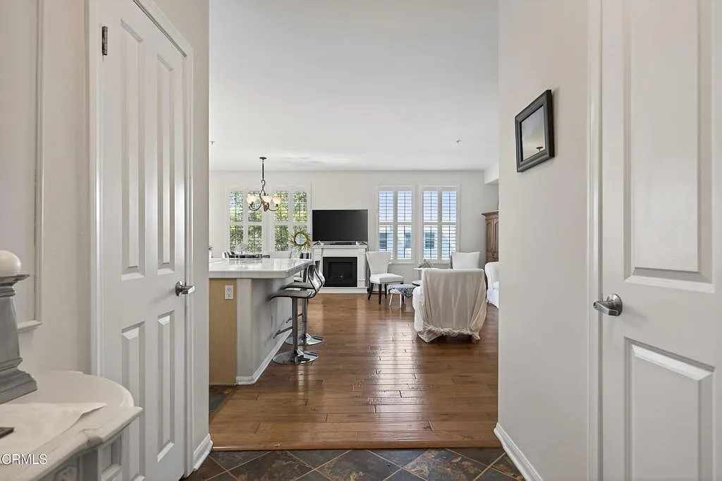 2 bed, 1227 sqft, $4,200 — Photo 3