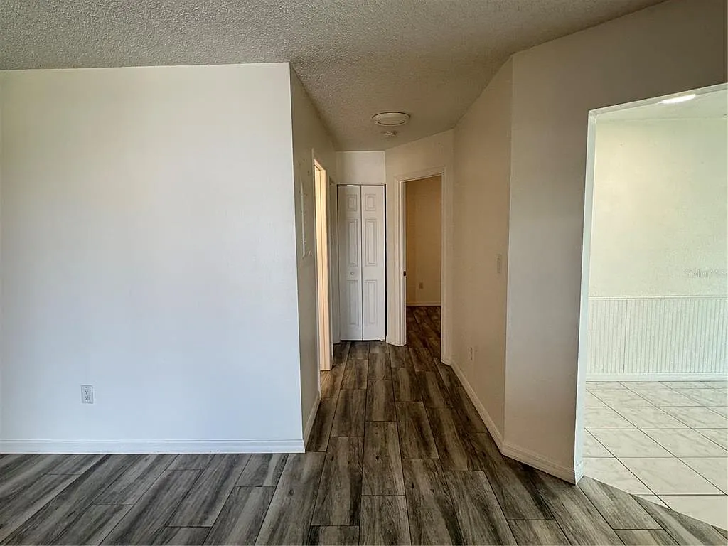 3 bed, 2.0 bath, 1369 sqft, $1,850 — Photo 2
