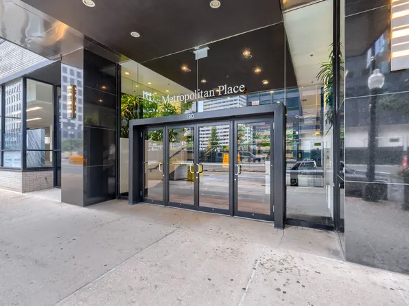 130 S Canal St APT 419, Chicago, IL 60606