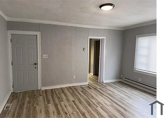 2 bed, $1,000 — Photo 2