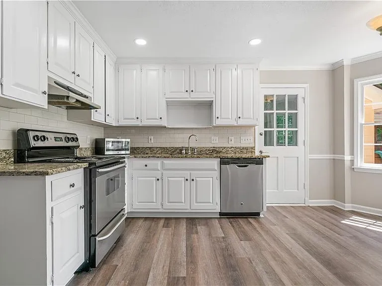 4752 Forest Glen Ct NE — Photo 10