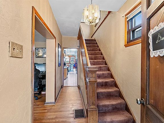 4th image of 90 Briggs St