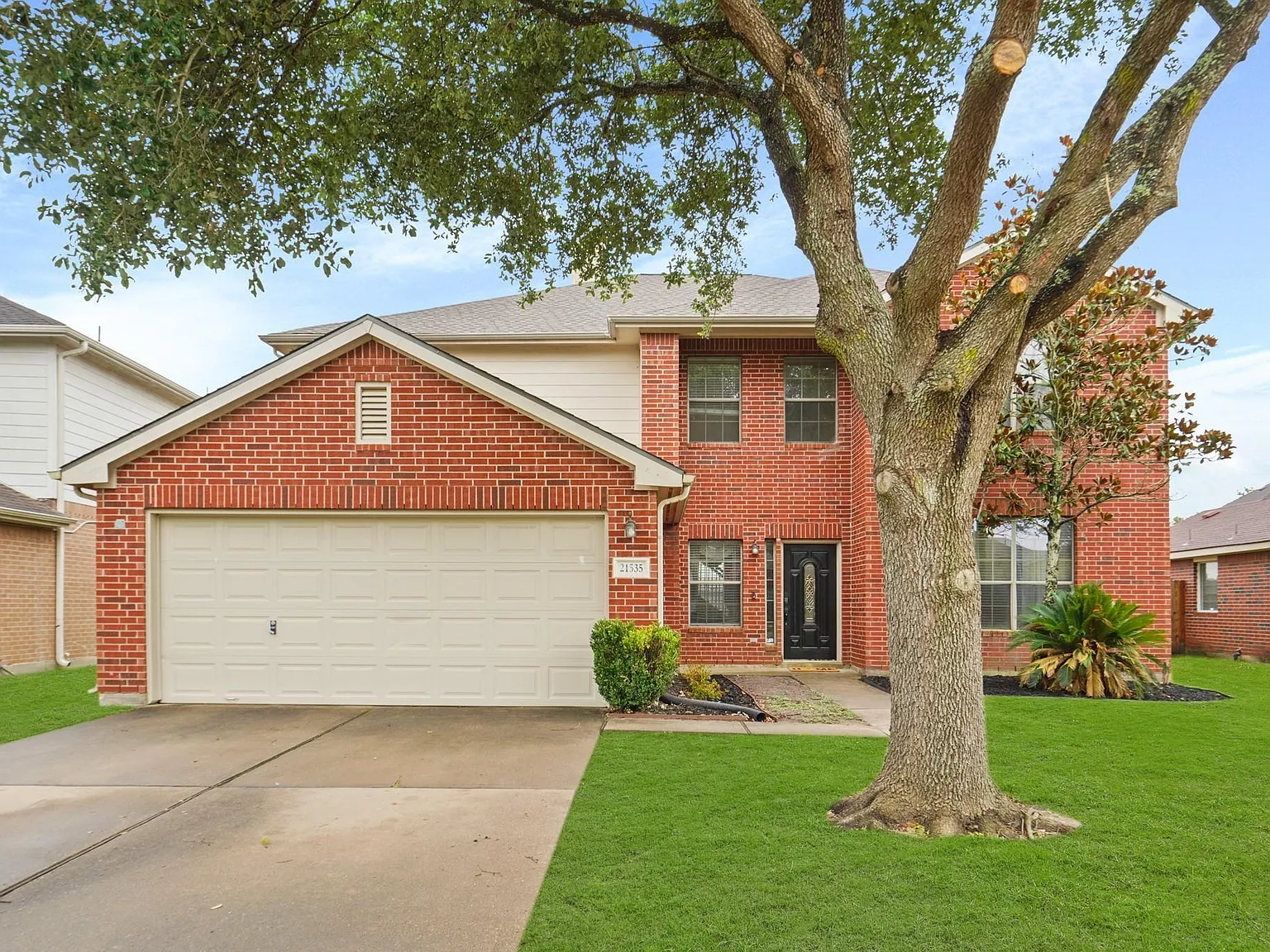 4 bed, 2.5 bath, 3596 sqft, $3,500 — Photo 2