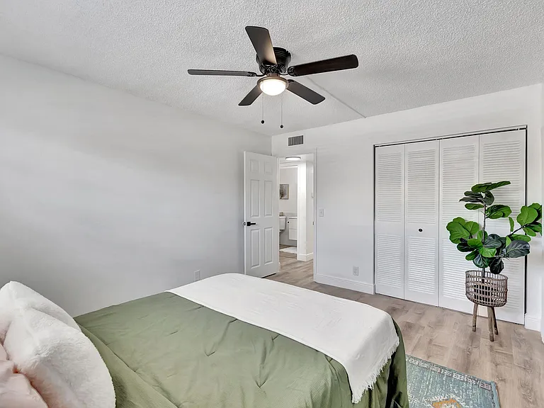 52 Burgundy Dr #B — Photo 34