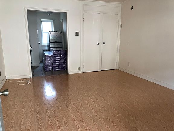 4th image of 830 E Broadway APT 106