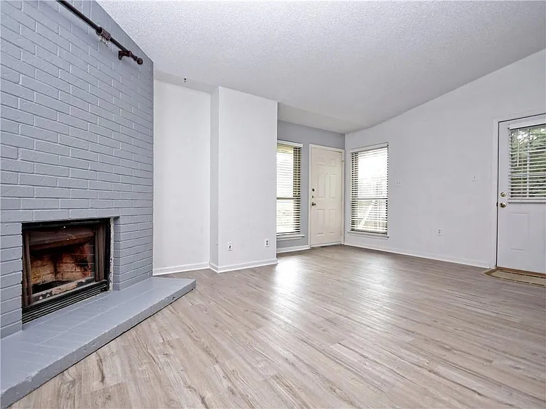 1714 Rawhide Loop — Photo 4