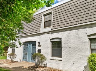 1012 Pennsbury Blvd, Pittsburgh, PA 15205
