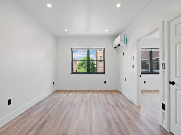 35-64 85th Street image 3 of 13