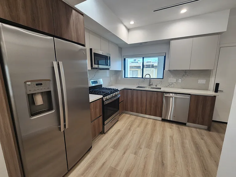 6061 Fulton Ave #4 — Photo 1