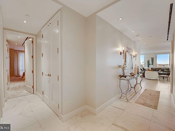 5th image of 500 Walnut St Unit 601