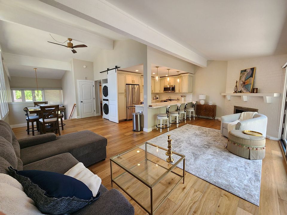 1st image of 34 Lausanne Ct