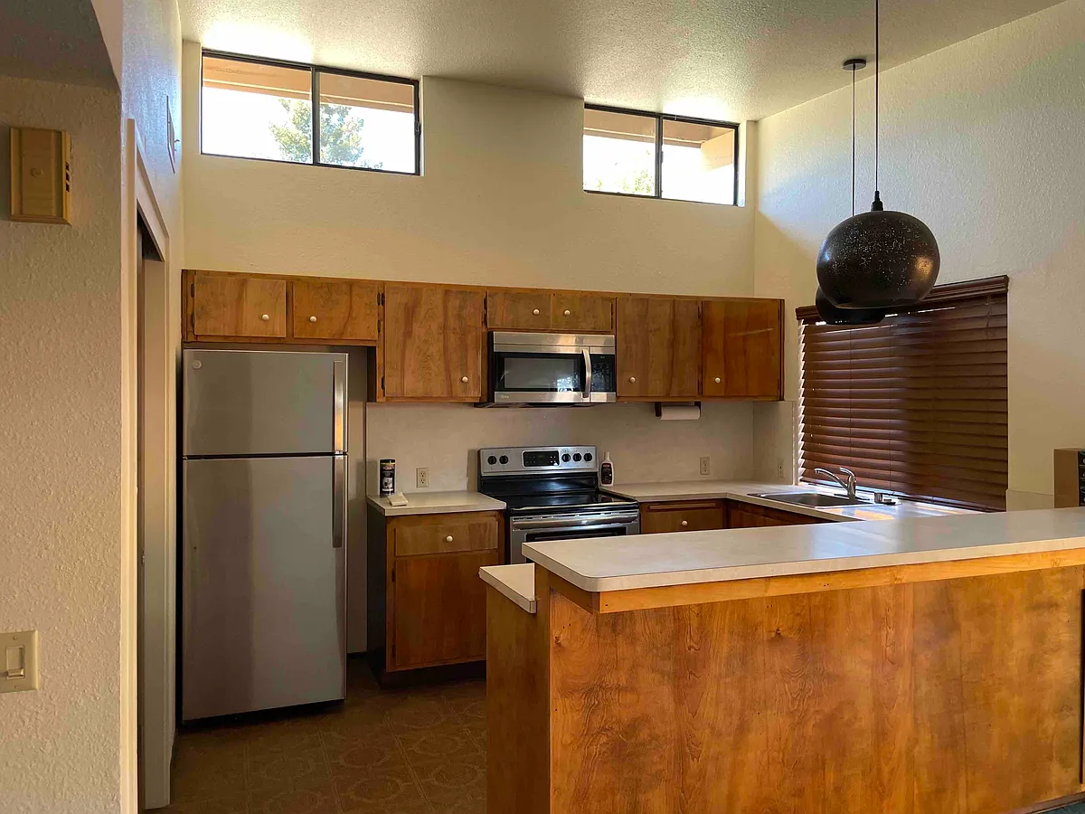 Building Photo - 913 Del Oro Pl