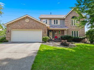 655 Crest Dr, Cary, IL 60013