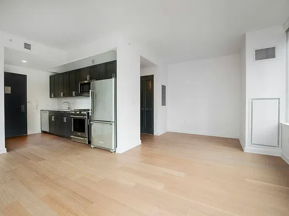 21 W End Ave, New York, NY