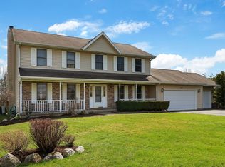 2317 Fox Bluff Ln, Spring Grove, IL 60081