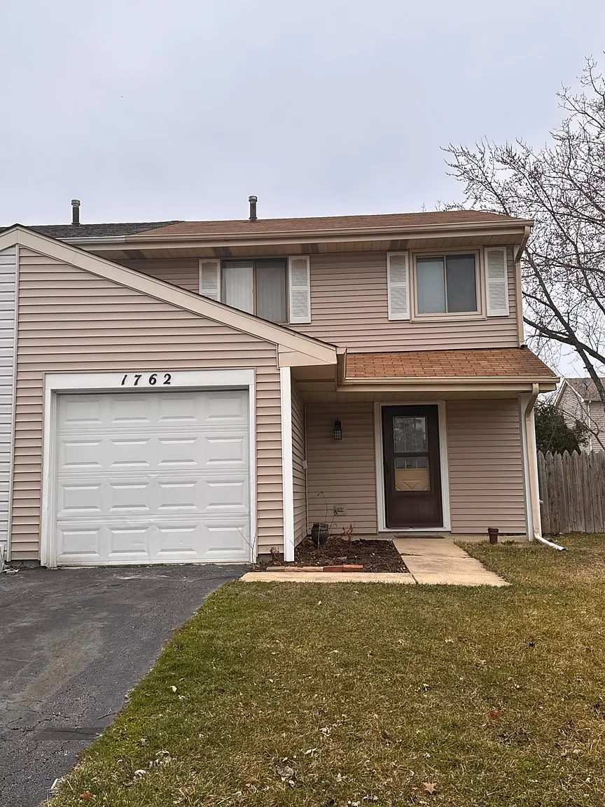 1762 De Forest Ln photo 1