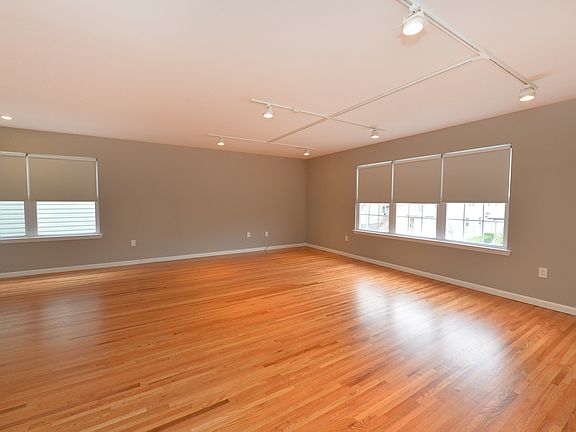 living room/dinning room combo