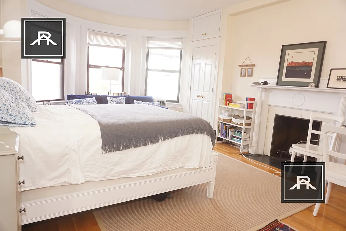 Building Photo - 871 Beacon St #7
