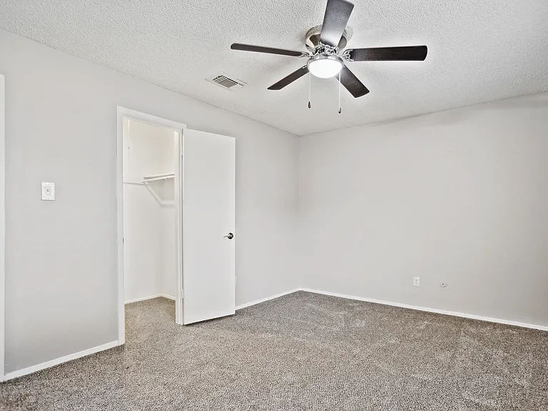 Lawson — Photo 31