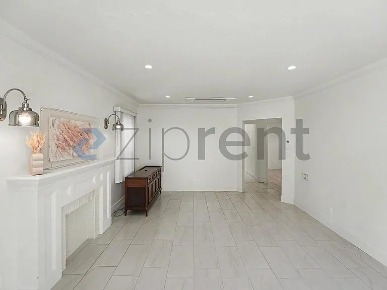 1067 W 83rd St — Photo 7