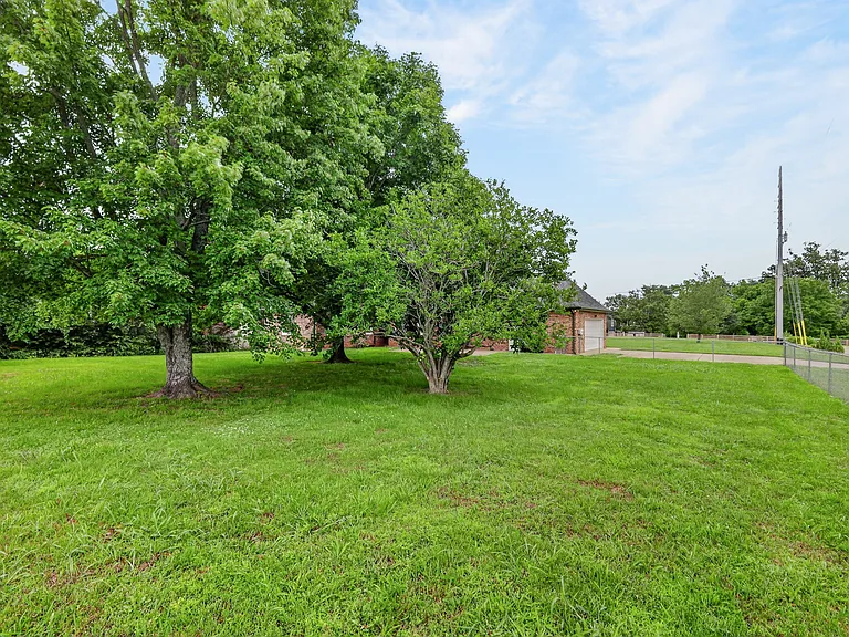 1015 Brinkley Rd — Photo 42