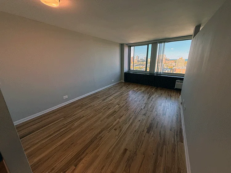 Covington - 4600 N Clarendon Ave — Photo 37