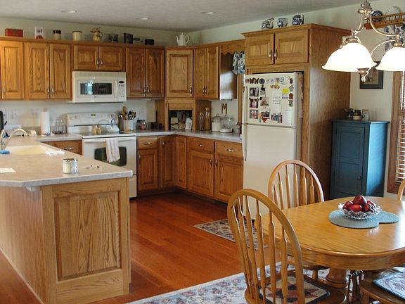 OPEN KITCHEN AND LIVING ROOM