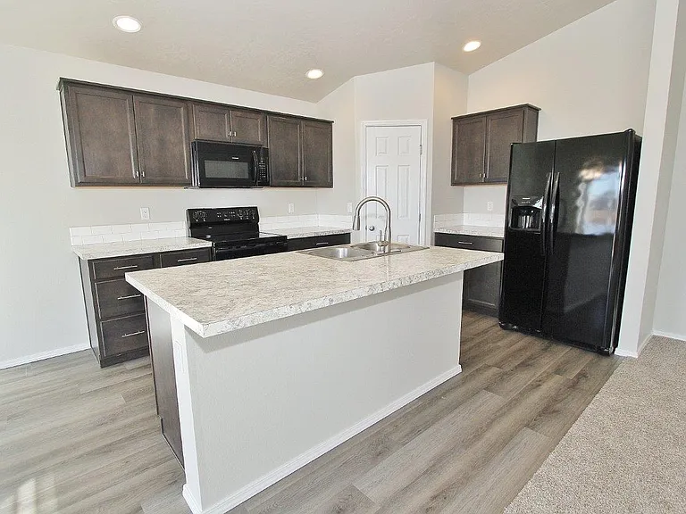 3101 N Saratov Way — Photo 7