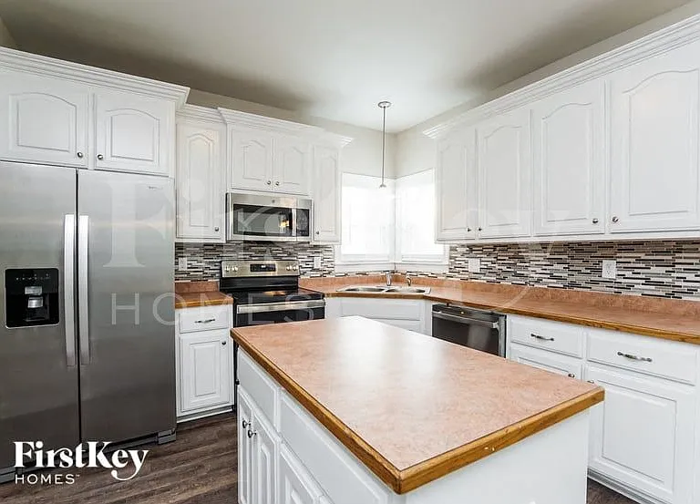 414 Winfred Dr — Photo 6