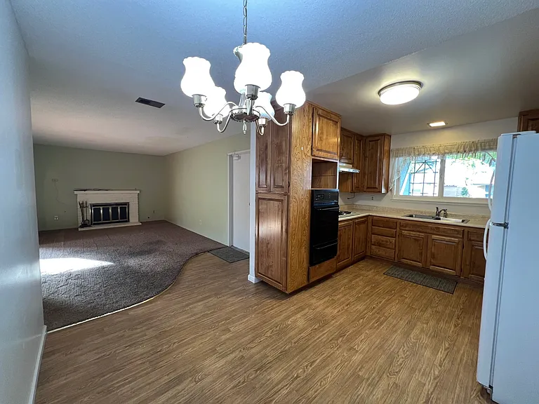 1308 W Lime Ave — Photo 4