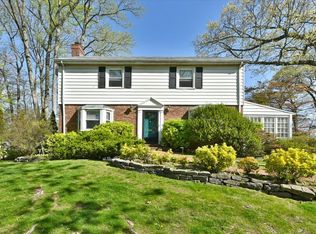 149 Wooleys Ln, Great Neck, NY 11023