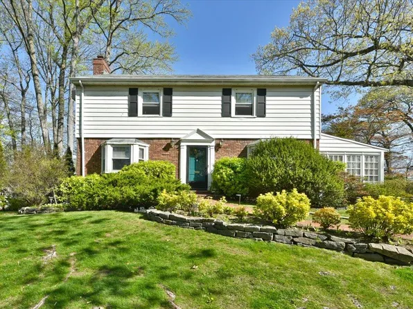 149 Wooleys Lane, Great Neck, NY 11023