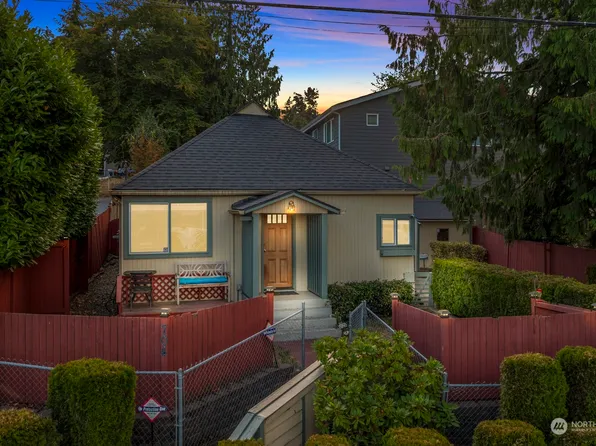 704 E Marine View Drive, Everett, WA 98201