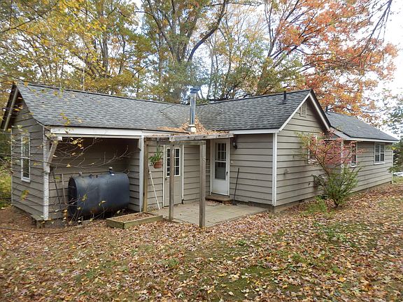 3rd image of 21 Pine View Dr
