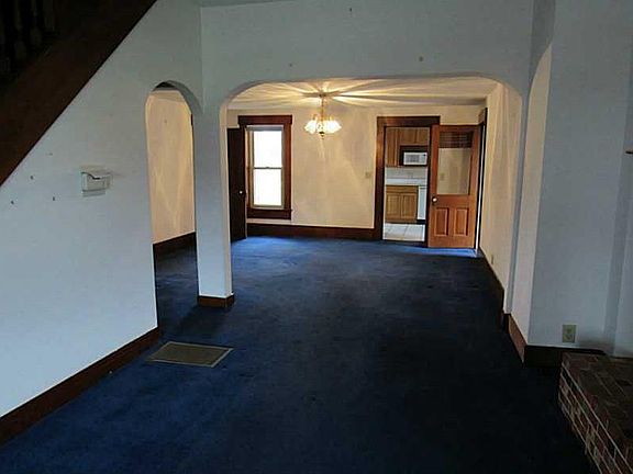 4th image of 363 W Salem St