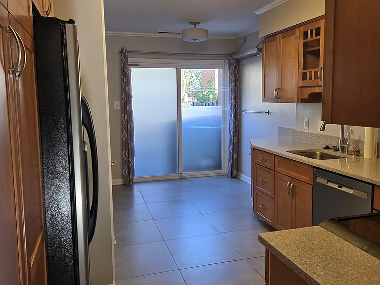 1348 Northgate Sq — Photo 4