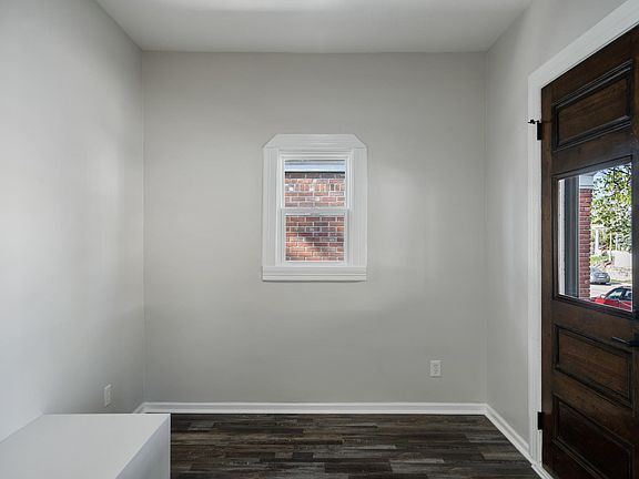 4th image of 2754 Holmes St