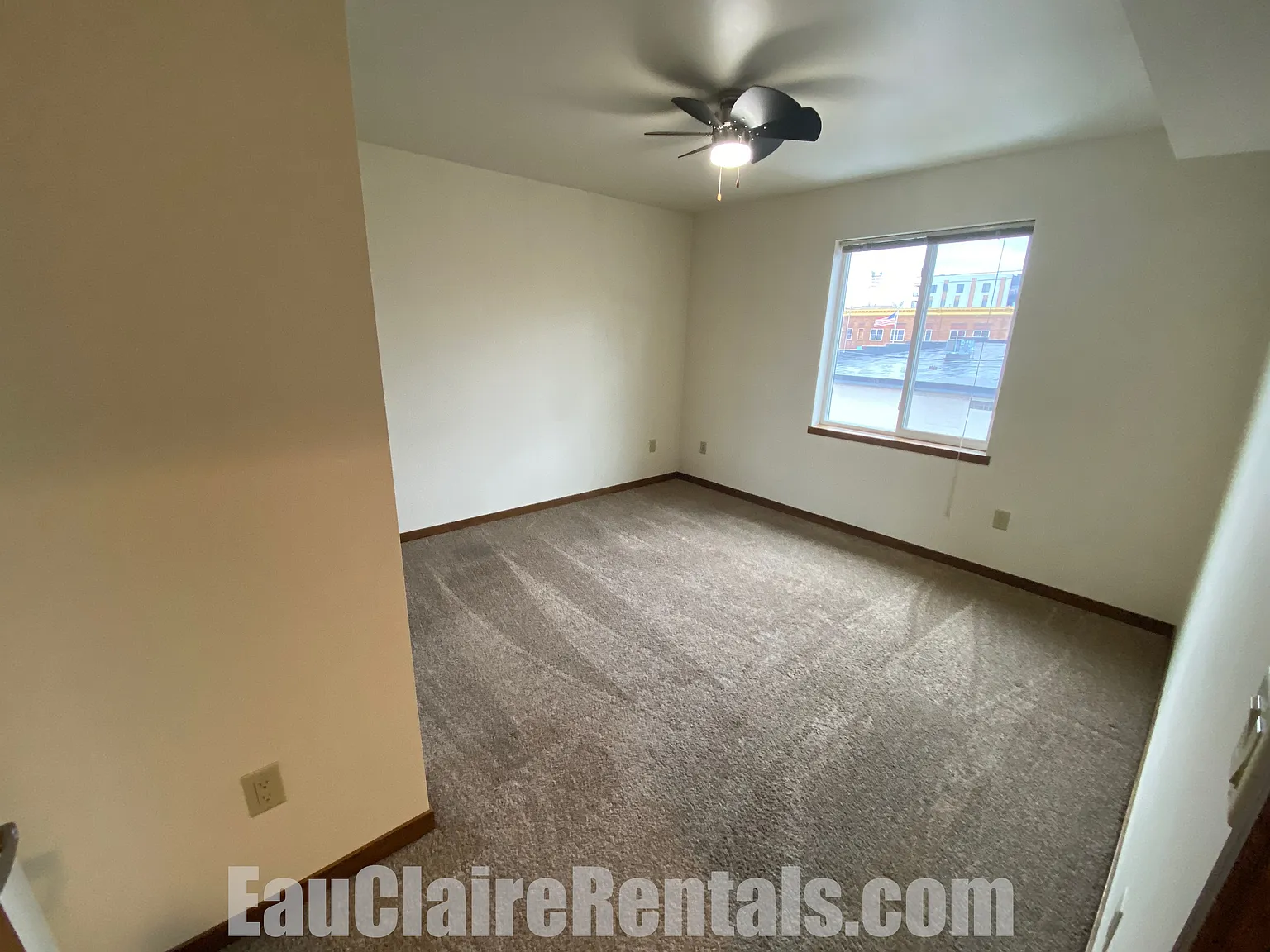 2 bed, 1100 sqft, $1,350 — Photo 4