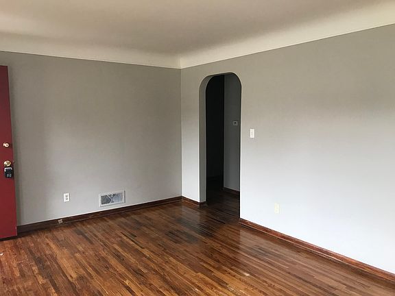 Spacious living room