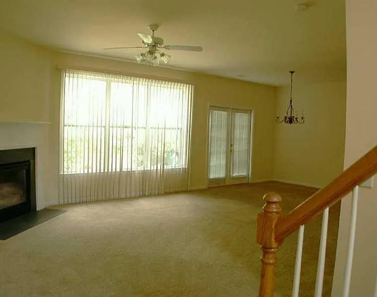 Town Home — Photo 4