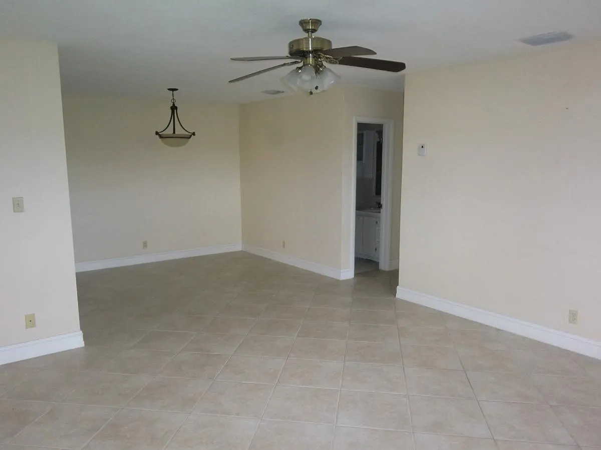 2 bed, 1200 sqft, $2,100 — Photo 4