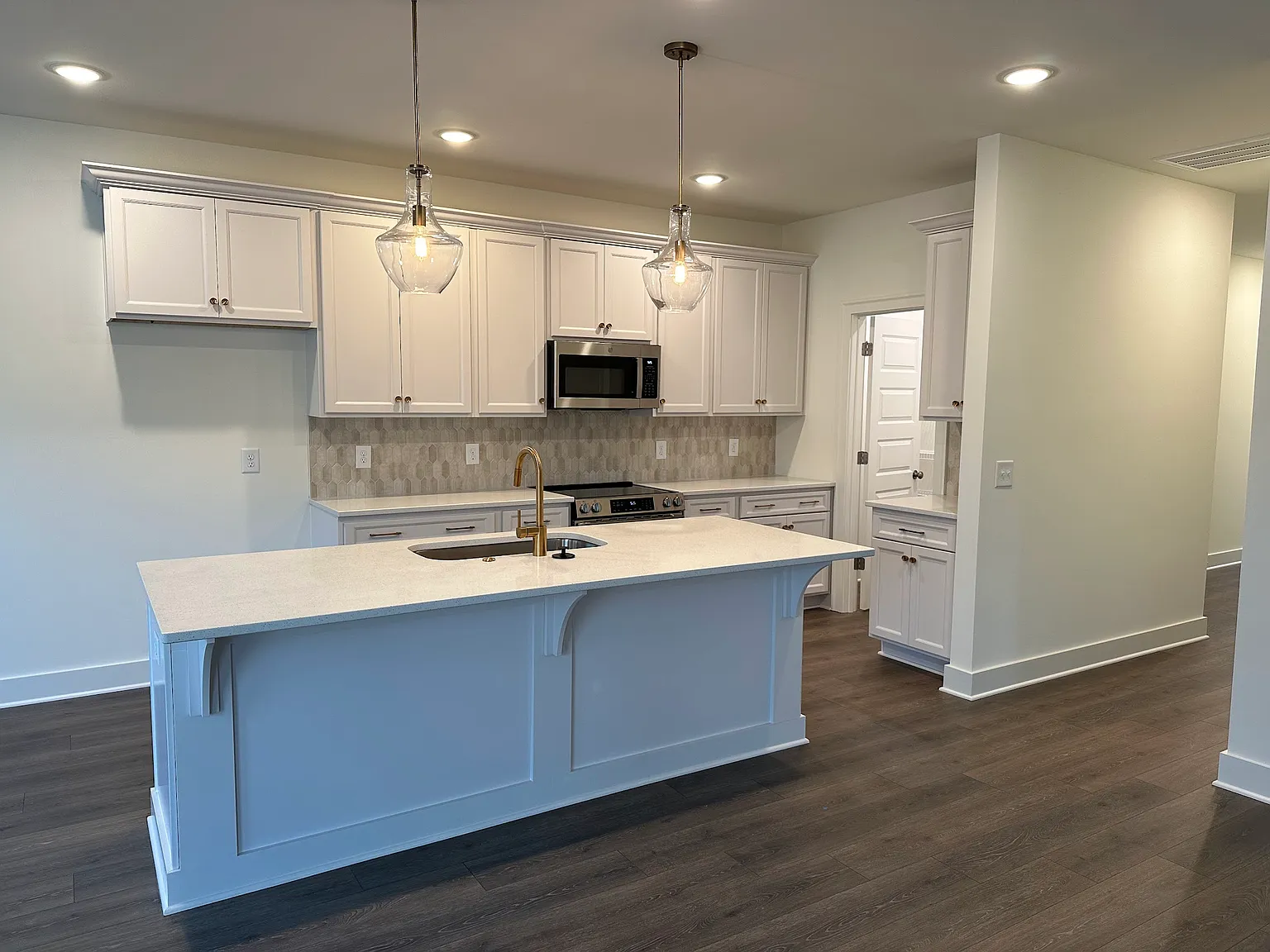 4 bed, 3.5 bath, 2587 sqft, $2,650 — Photo 3