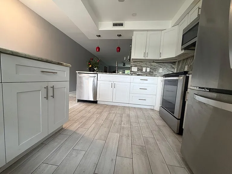 2402 Antigua Cir #D1 — Photo 9