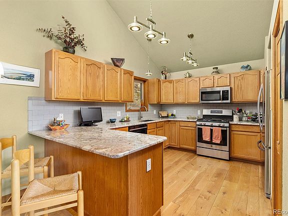 4th image of 22081 Bardwell Avenue