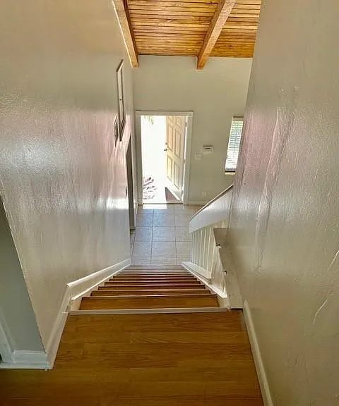 101 NE 28th St — Photo 34