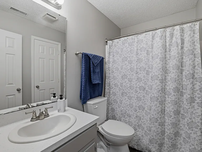 Westpointe Apartments — Photo 18